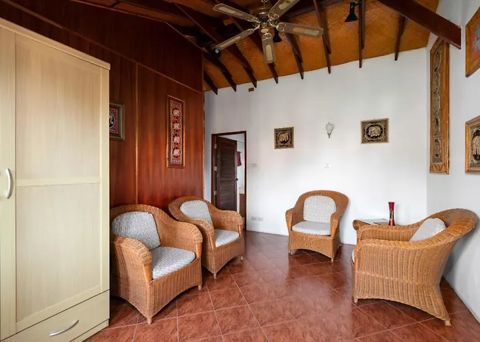 Beachfront Villa, Bang Po