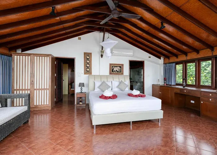 Beachfront Villa, Bang Po